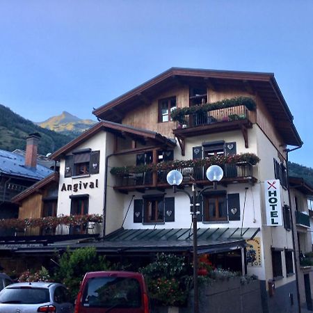 Hotel Restaurant Angival - Chambres Et Appartement Bourg-Saint-Maurice Exteriör bild